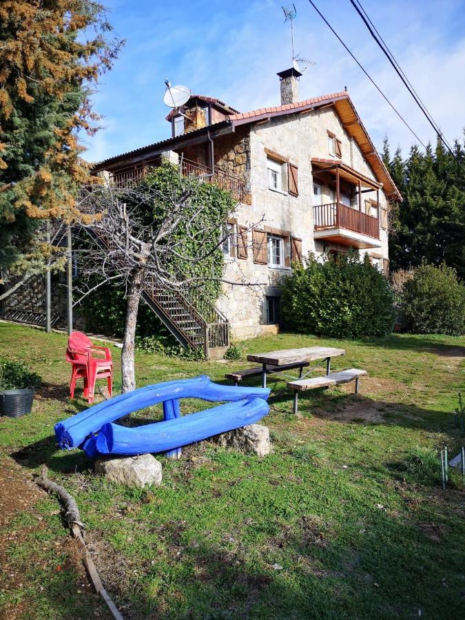 La Casona De Collado Guest House Hoyos del Collado Eksteriør bilde