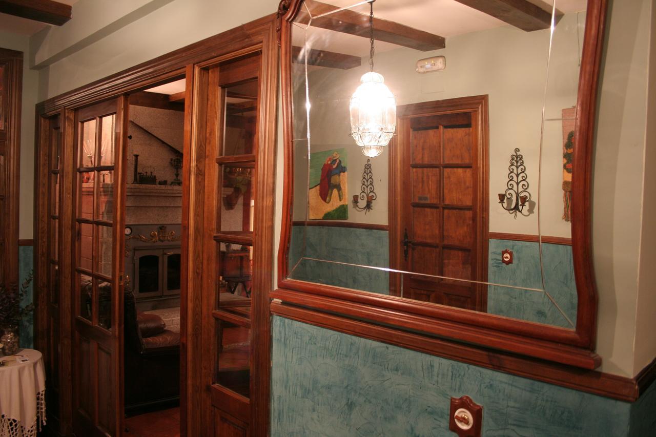 La Casona De Collado Guest House Hoyos del Collado Eksteriør bilde
