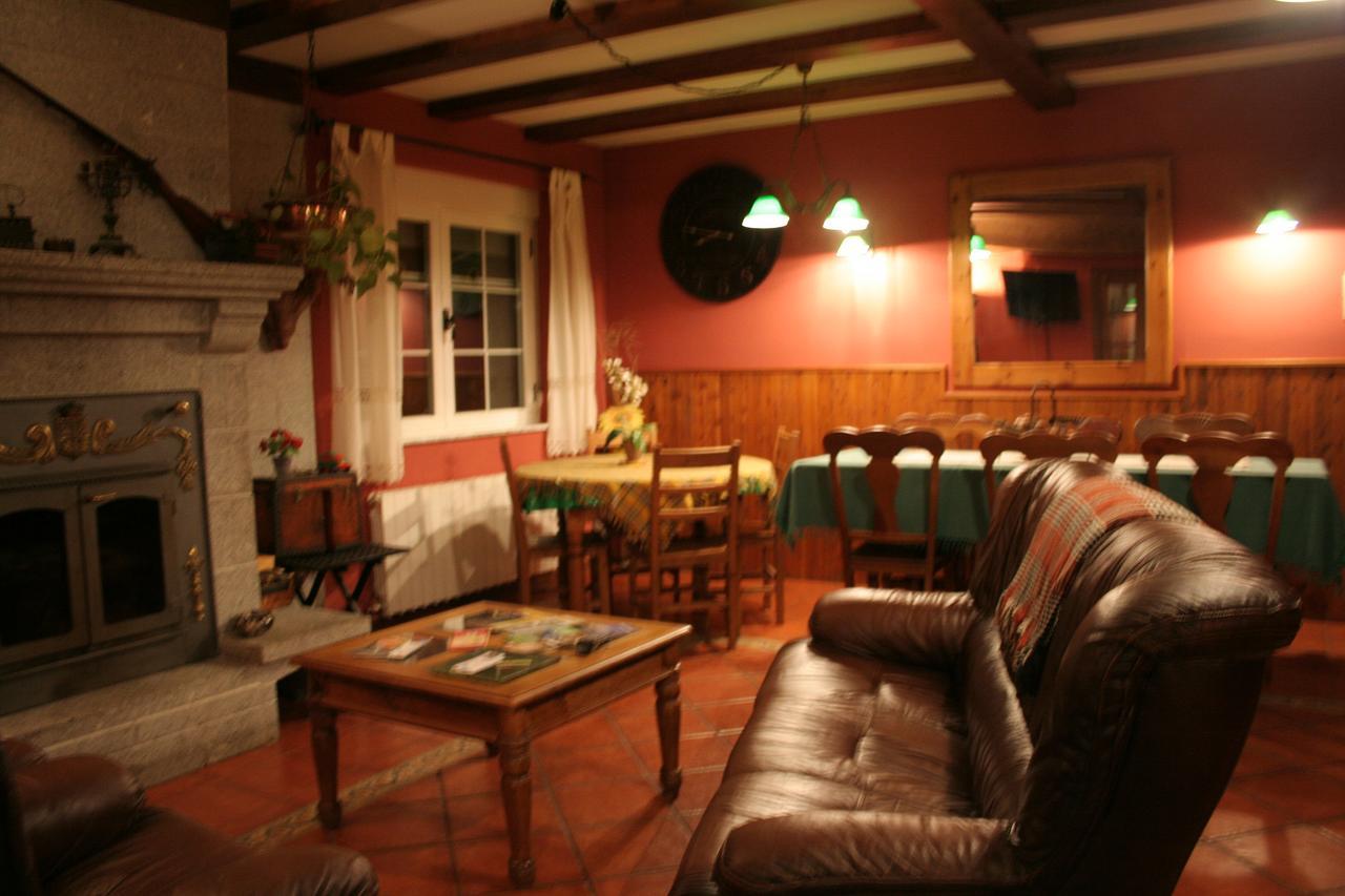 La Casona De Collado Guest House Hoyos del Collado Eksteriør bilde